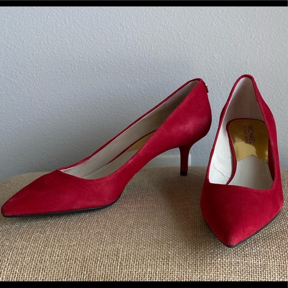 Michael Kors. Red pointy toe pump with a 2 1/4 inch kitten heel. Super cute !